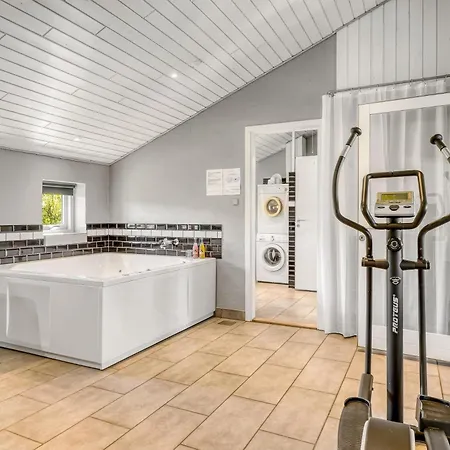 Renovated With Hot Tub, Sauna And Shelter Holiday home Vestervig