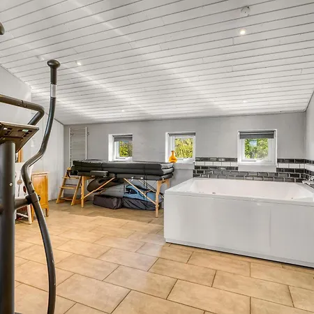 펜션 Renovated With Hot Tub, Sauna And Shelter *