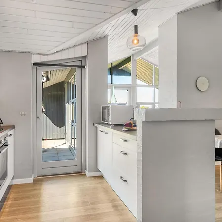 Renovated With Hot Tub, Sauna And Shelter Holiday home