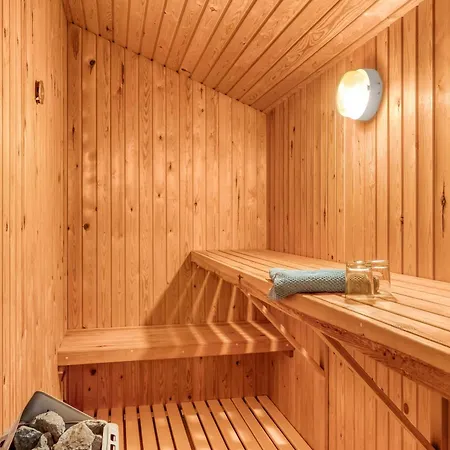 Renovated With Hot Tub, Sauna And Shelter 펜션