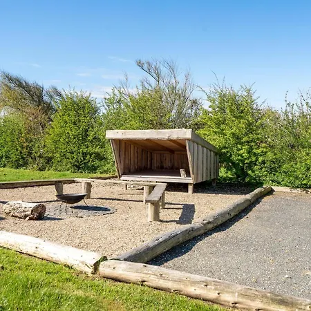 Renovated With Hot Tub, Sauna And Shelter